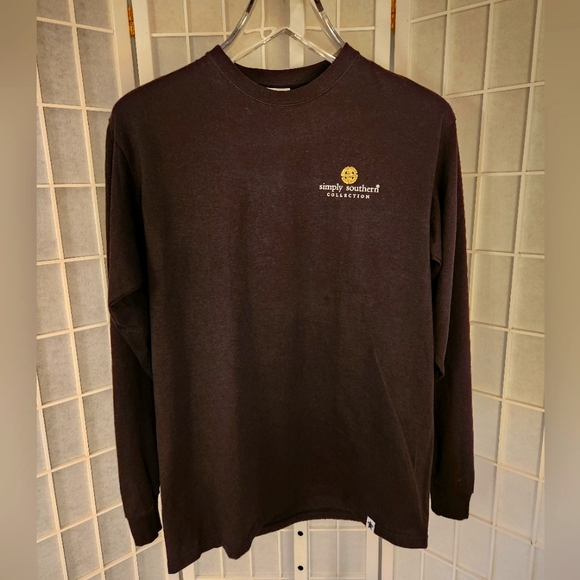 NWT Women's medium black with gold pineapples Simply Southern long sleeve tee - Picture 2 of 7
